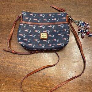 Dooney & Bourke New England Patriots Signature Crossbody Bag